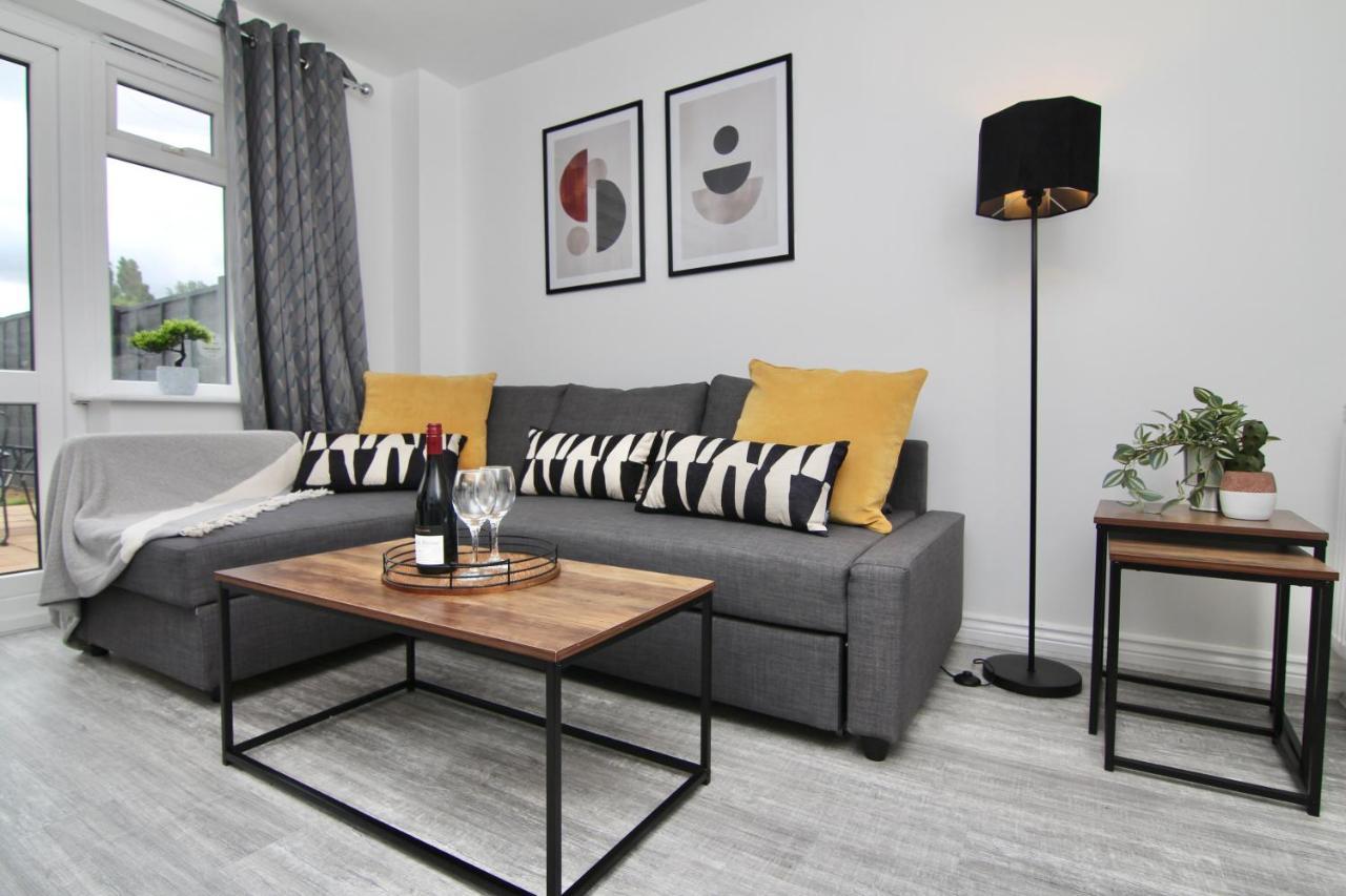 Dashing 2bed Haven - Near Centre, Free Parking Holiday home Coventry