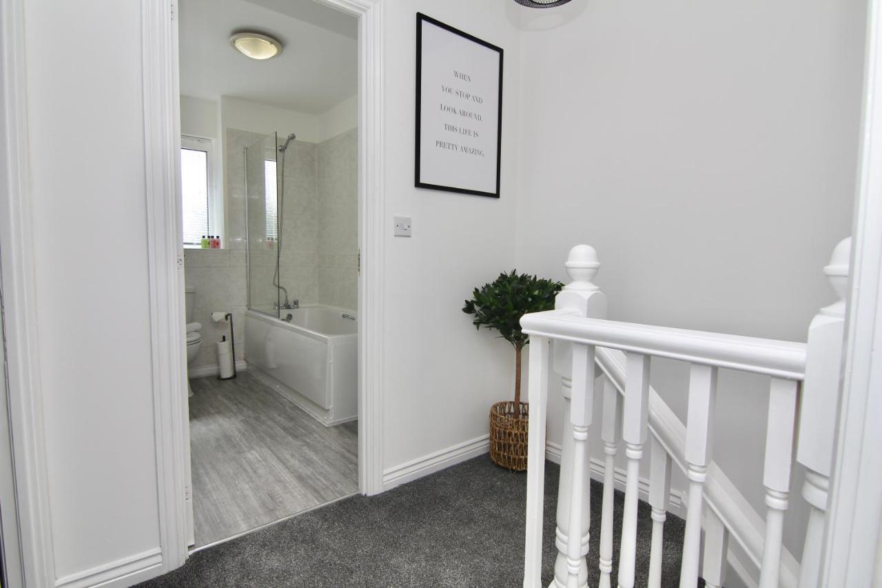 Dashing 2bed Haven - Near Centre, Free Parking Holiday home Coventry